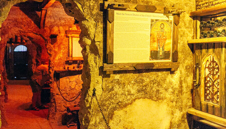 Памятник Армянскому Алфавиту - Монастырь Сагмосаванк - Ущелье реки Касах - Крепость Амберд - Винный замок Воскеваз